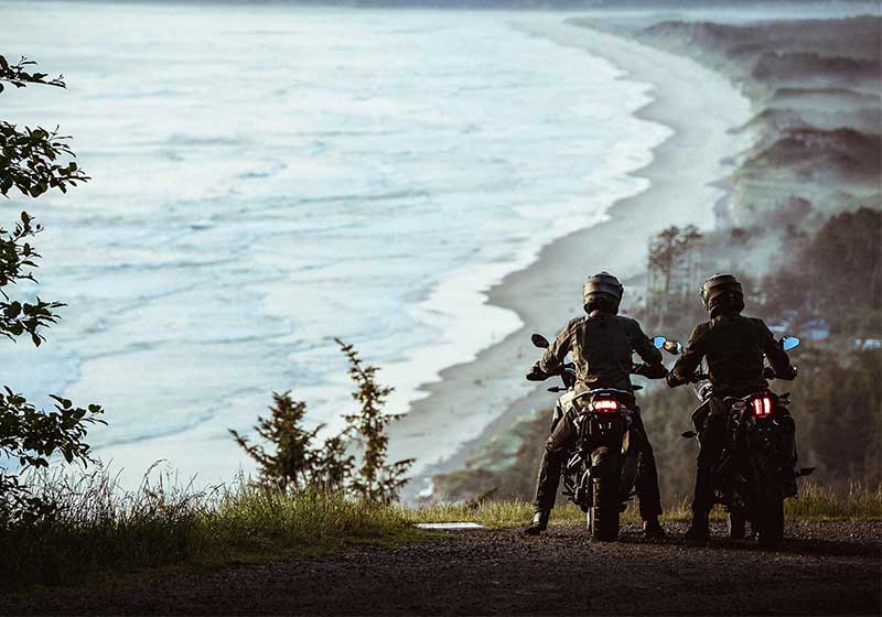 motociclistas na praia